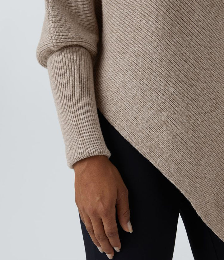 Amaya | Schlanker & moderner Pullover mit Saum