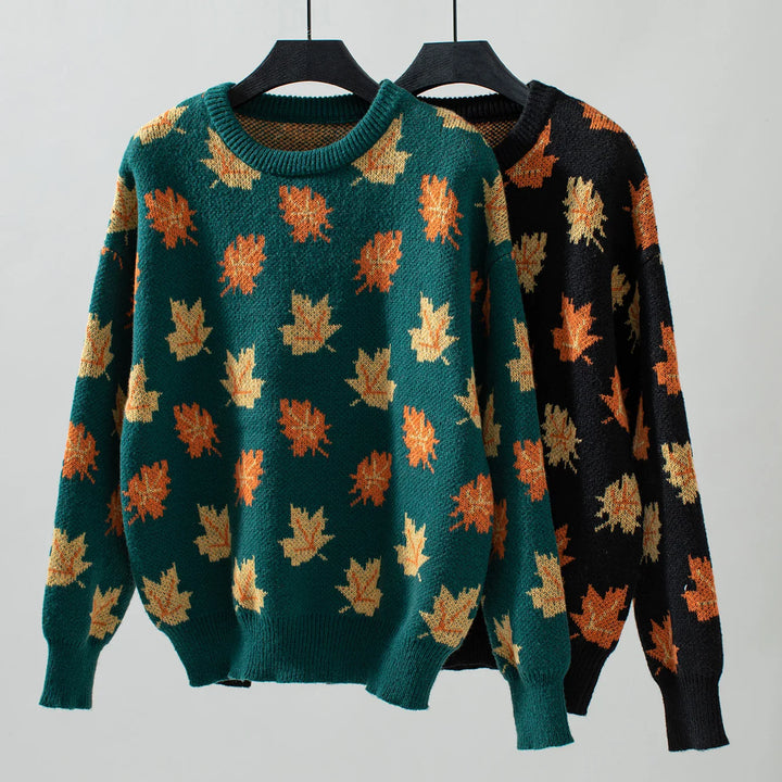 Kuscheliger Pullover mit Herbstlaub