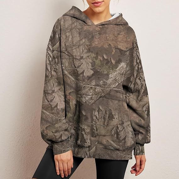 ElisaBerlin | Bequemer Camouflage-Kapuzenpullover