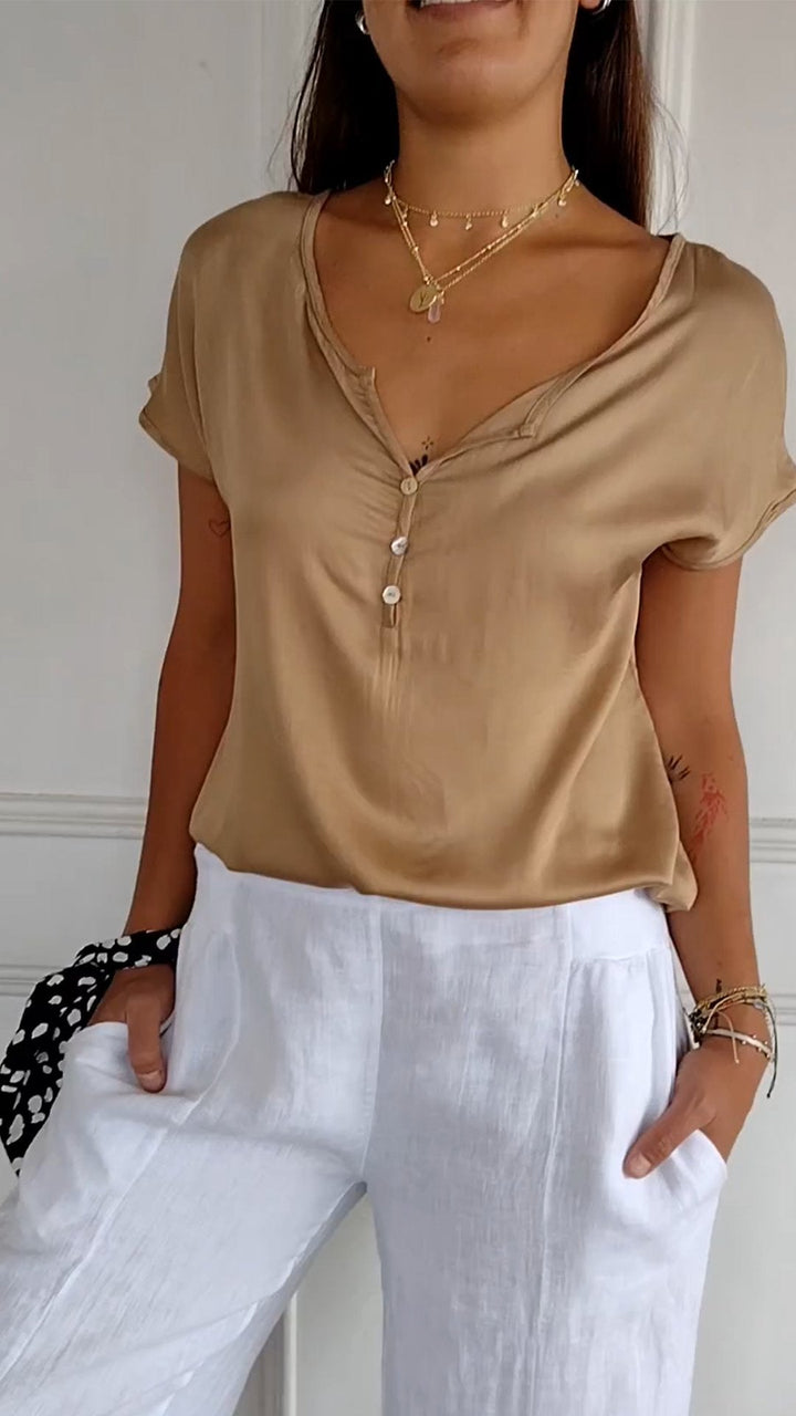 Marisa | T-Shirt mit V-Ausschnitt in lässiger Eleganz