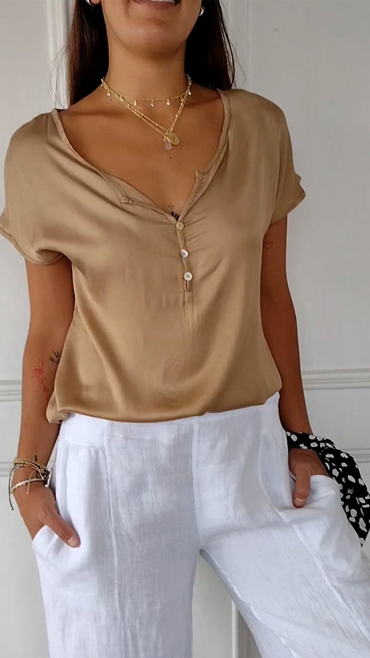 Marisa | T-Shirt mit V-Ausschnitt in lässiger Eleganz