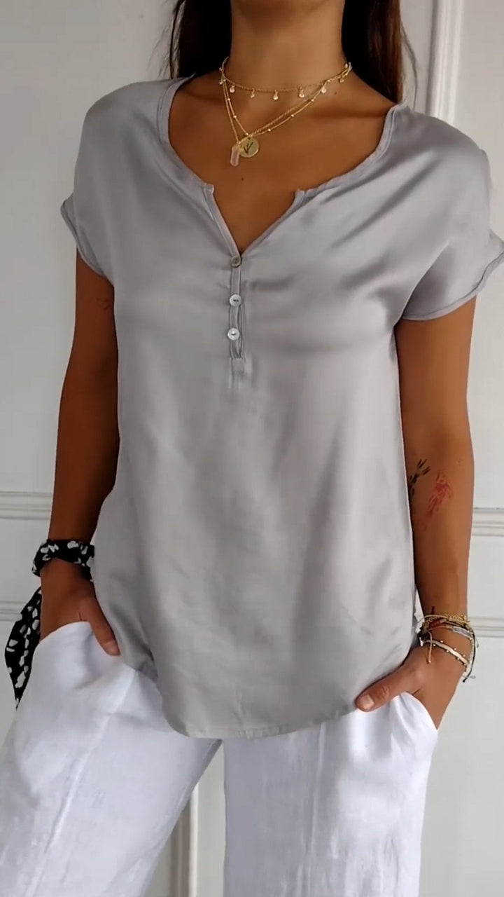 Marisa | T-Shirt mit V-Ausschnitt in lässiger Eleganz