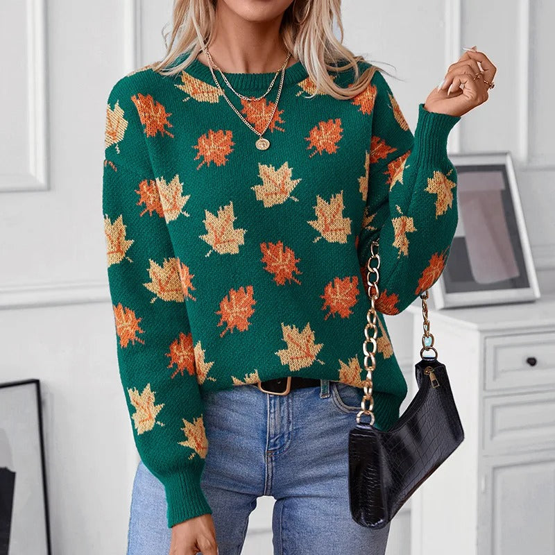 Kuscheliger Pullover mit Herbstlaub