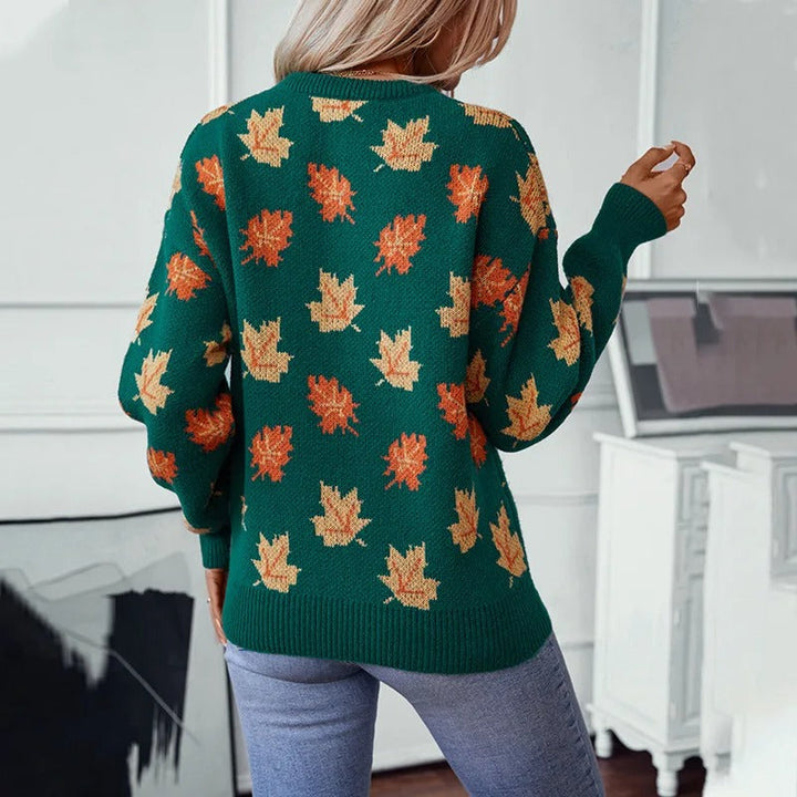 Kuscheliger Pullover mit Herbstlaub